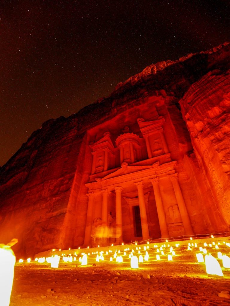 Petra bei Nacht